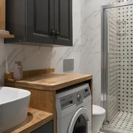 Cozy Urban 1br Nest With Balcony Charm * Estambul