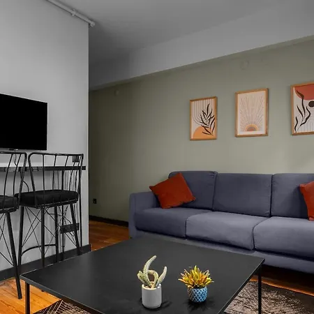 Daire Cozy Urban 1br Nest With Balcony Charm