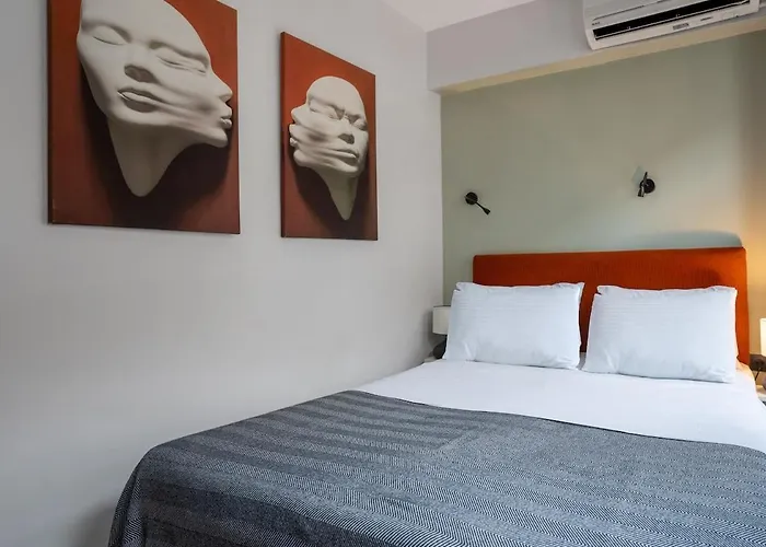 Cozy Urban 1br Nest With Balcony Charm