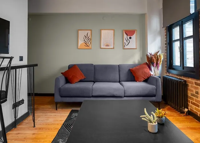 Cozy Urban 1br Nest With Balcony Charm Apartmán