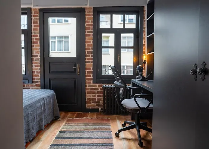 公寓 Cozy Urban 1br Nest With Balcony Charm