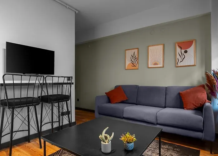 Apartmán Cozy Urban 1br Nest With Balcony Charm