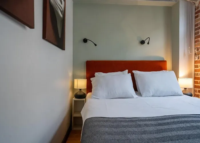 Cozy Urban 1br Nest With Balcony Charm 公寓 *