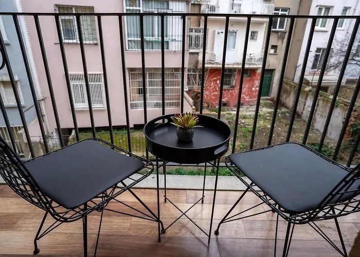 Cozy Urban 1br Nest With Balcony Charm 公寓 伊斯坦布尔