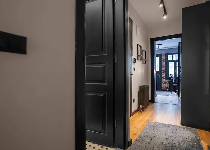 Cozy Urban 1br Nest With Balcony Charm Apartmán