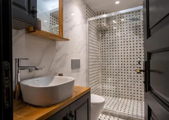 公寓 Cozy Urban 1br Nest With Balcony Charm