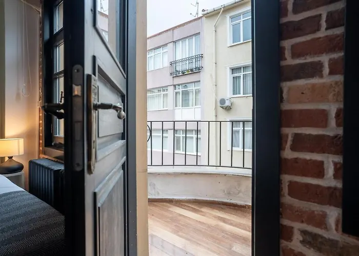 Cozy Urban 1br Nest With Balcony Charm * 伊斯坦布尔