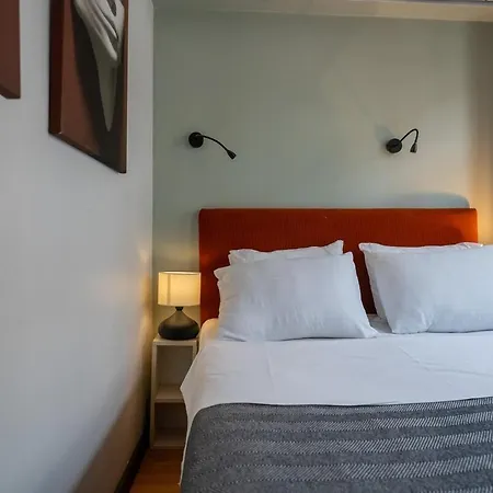 Cozy Urban 1br Nest With Balcony Charm Lejlighed *