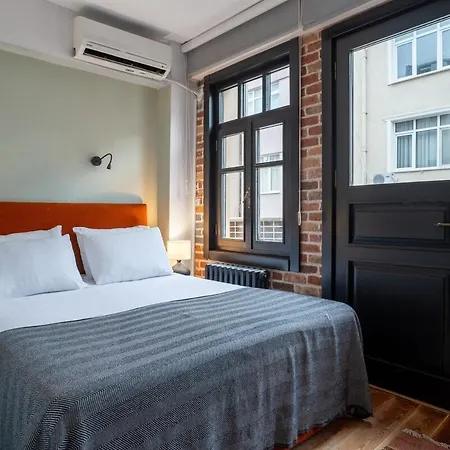 Cozy Urban 1br Nest With Balcony Charm Appartement Istanboel